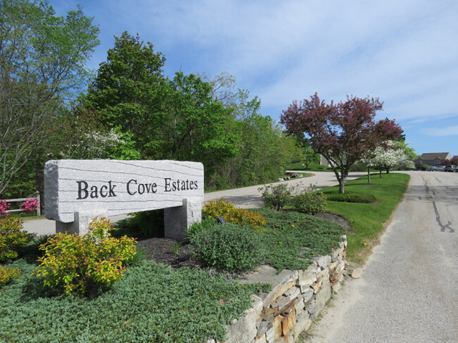 Building Photo - 63 Back Cove Est