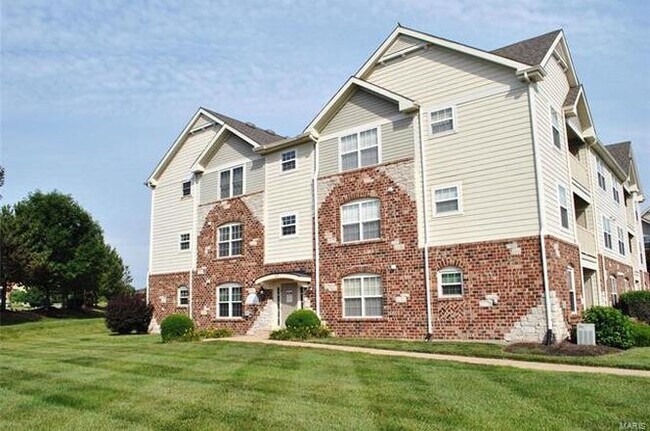 Building Photo - 2022 Piedmont Cir