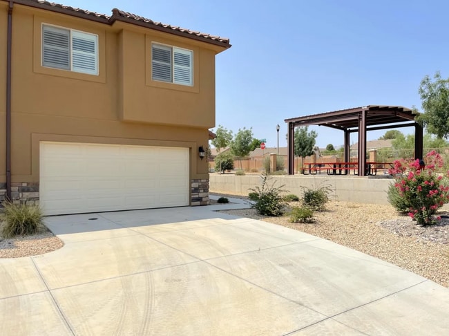 Building Photo - 3971 Bella Vista Dr