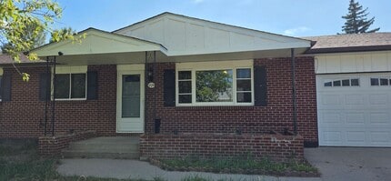 Building Photo - 904 Coolidge St