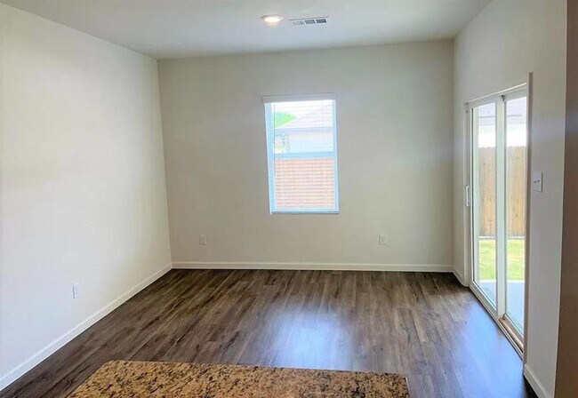 Foto del edificio - 5301 Northfield Dr