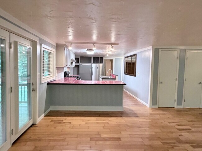 Foto del edificio - Live Surrounded by Nature | 3 Bedroom Home on 27 Private Acres in Saluda