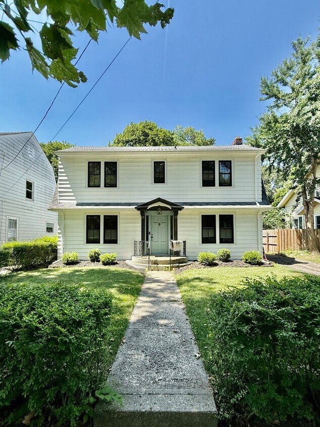 Foto principal - Three Bedroom Home in Kalamazoo