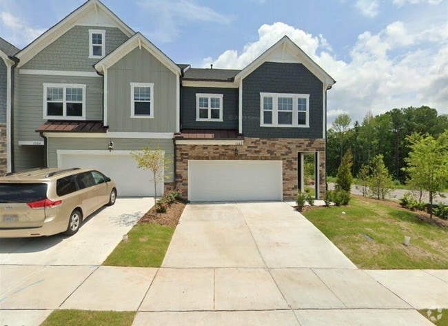 Building Photo - 2002 Chipley Dr