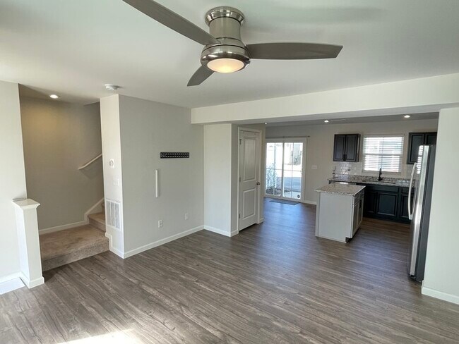 Foto del edificio - North Nashville townhome, very close to do...