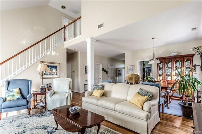 Foto del edificio - Beautifully maintained home in Birkdale with hardwood floors throughout 1st floor.