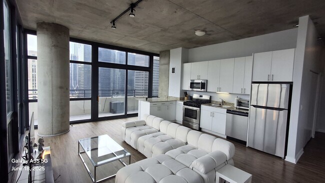 Foto del edificio - 235 W Van Buren St