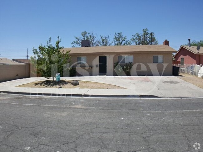 Building Photo - 2316 E Dori Ave