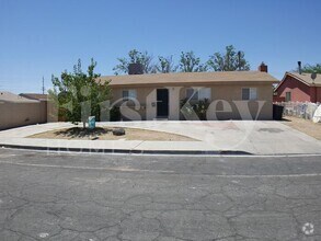 Building Photo - 2316 E Dori Ave
