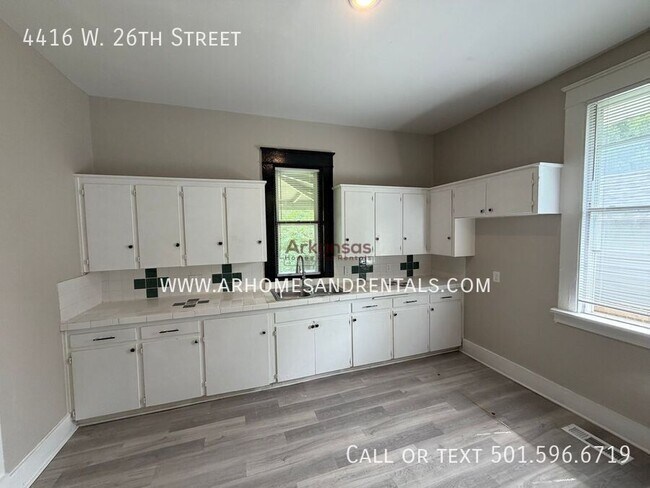 Foto del edificio - 4416 W 26th St