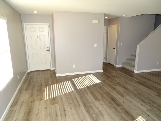 Foto del edificio - 3 Bedroom Home In The Heart Of Summerlin