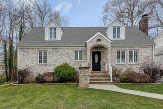 Building Photo - 221 Hillside Ave