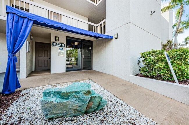 Foto del edificio - 1328 Pasadena Ave S