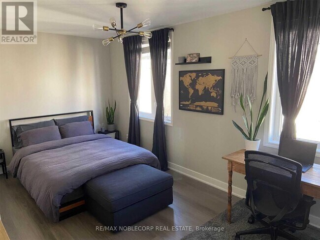 Building Photo - 10 Douro St