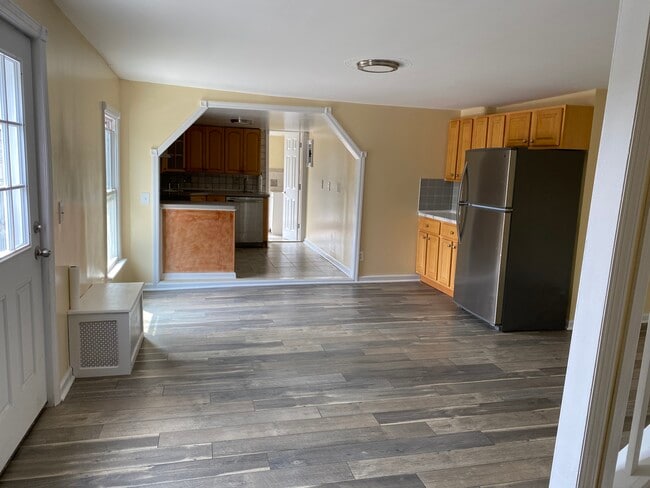 Building Photo - 466 E Main St