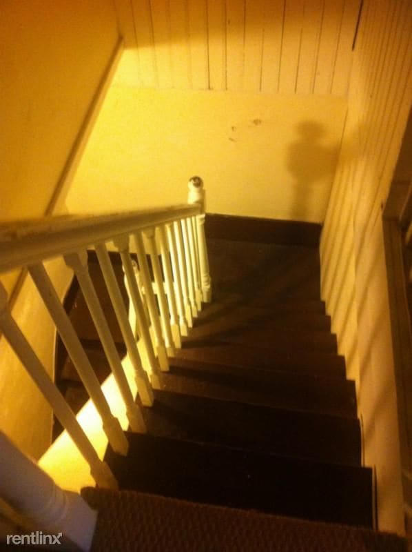 Building Photo - 60 Hillside St