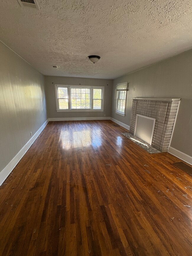 Building Photo - 1982 Johnson St