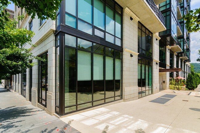 Building Photo - Thomas Wolf Plaza