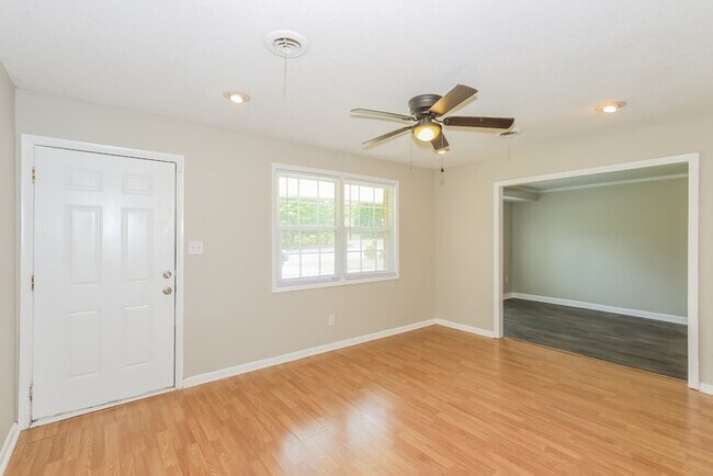 Building Photo - 4545 Stonewall Court