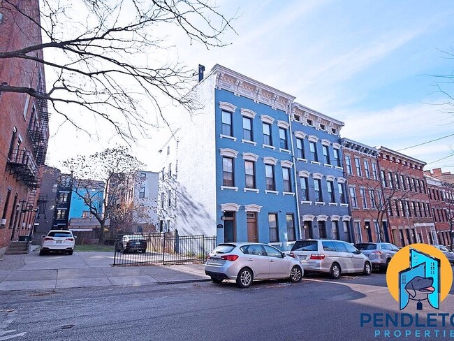 Building Photo - 521 E 13th St