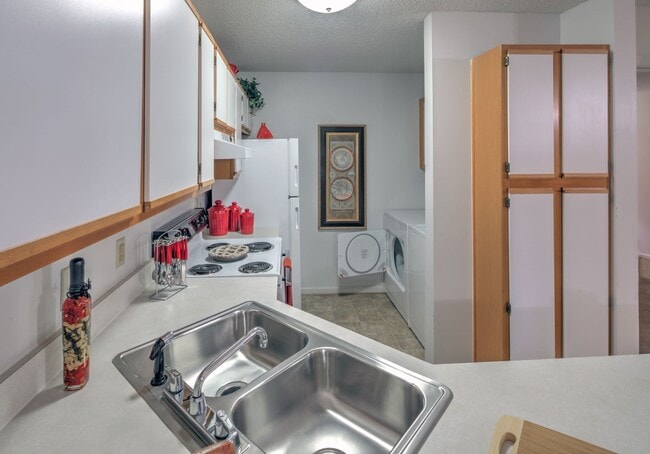 Building Photo - Featherstone Apartments