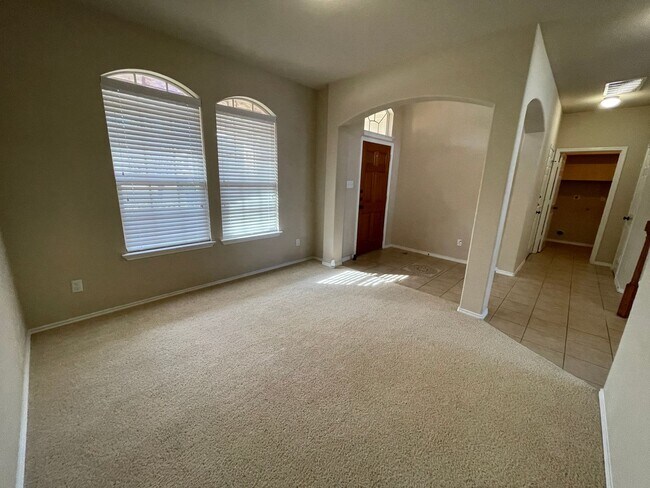 Foto del edificio - 6704 Golden Oak Ln