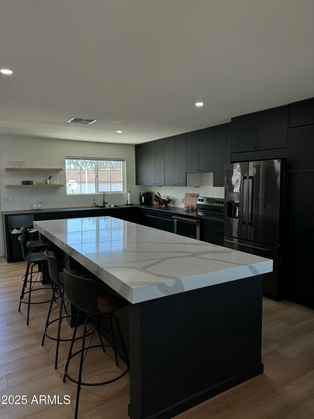 Foto principal - 103 E Huntington Dr