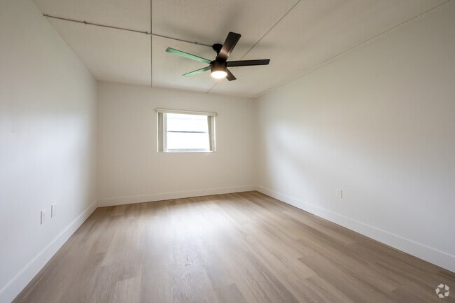 1BR, 1BA - 720SF - Bedroom - Locale at Lake Monroe