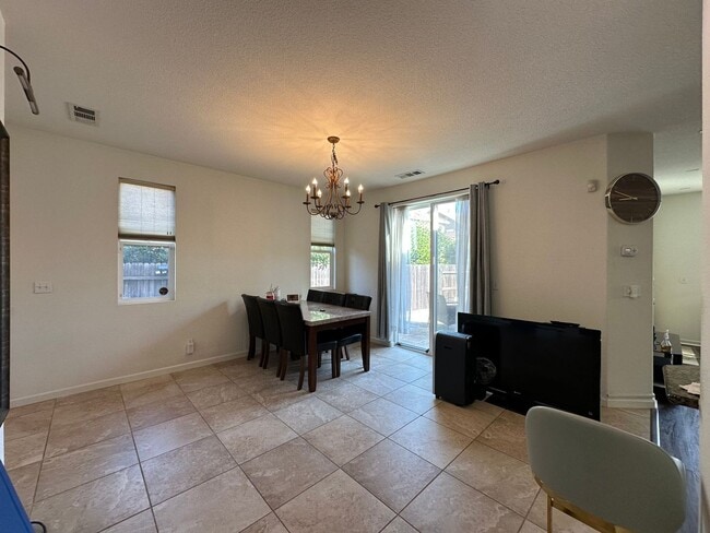 Building Photo - 3 Bedroom Rosemont Home