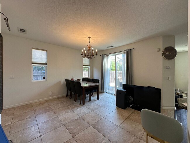 Foto del edificio - 3 Bedroom Rosemont Home