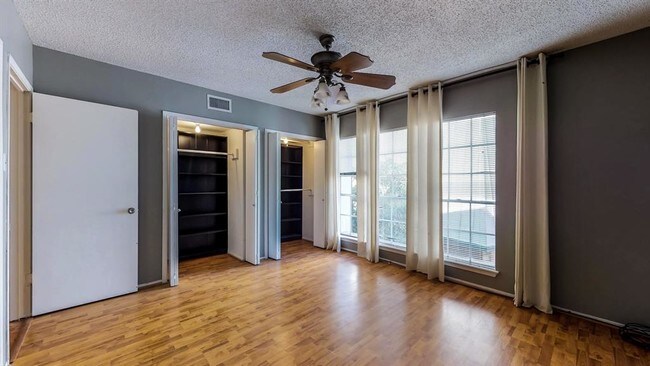 Building Photo - 1803 Stoney Brook Dr