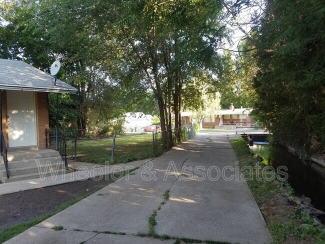 Building Photo - 609 8th St
