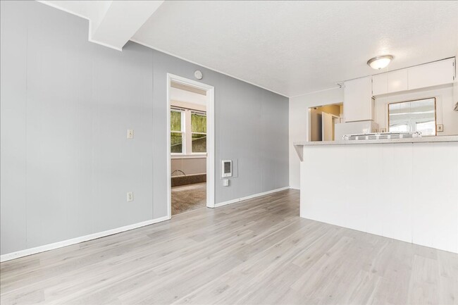 Building Photo - Spacious, Charming Victorian Style Tri-Ple...
