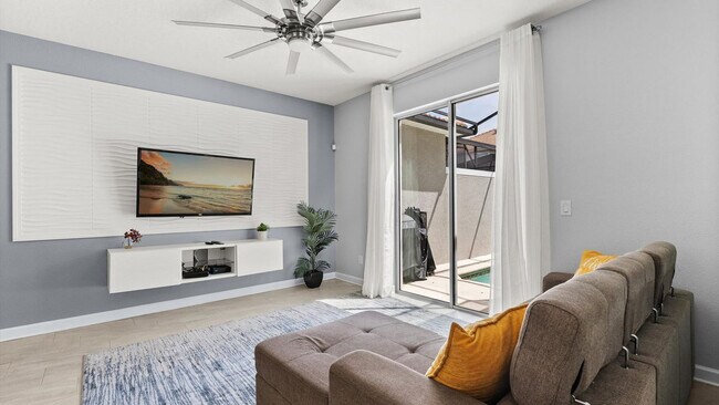 Building Photo - 4976 Windermere Ave