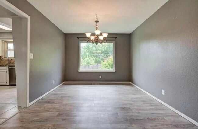 Foto del edificio - 2640 Hummingbird Ln
