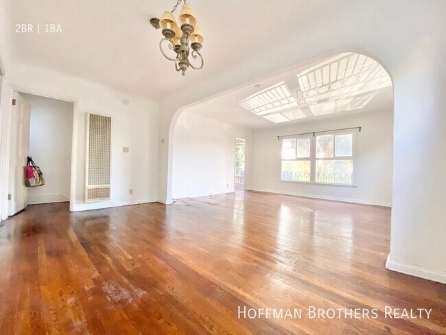 Building Photo - 526 1/2 Heliotrope -