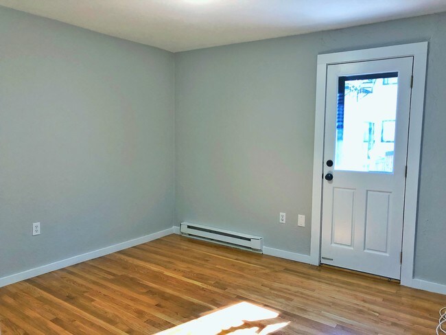 Living Room, Access to Patio - 181 Bowen St