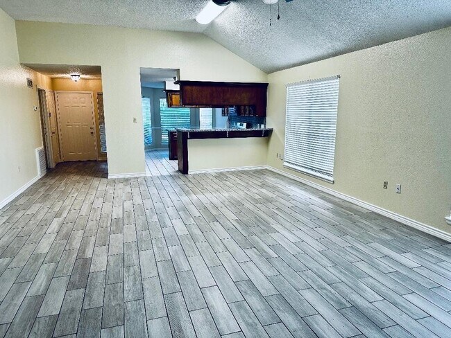 Foto del edificio - 12726 Stillington Dr