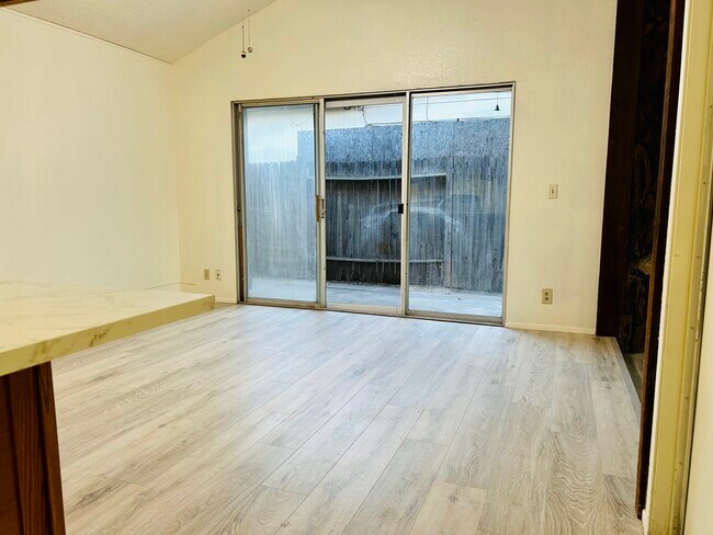 Foto del edificio - 2930 Lerwick Rd