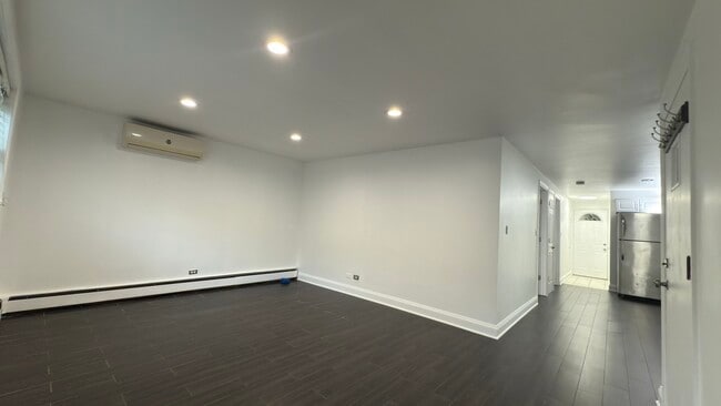 Foto del edificio - 2232 N River Rd
