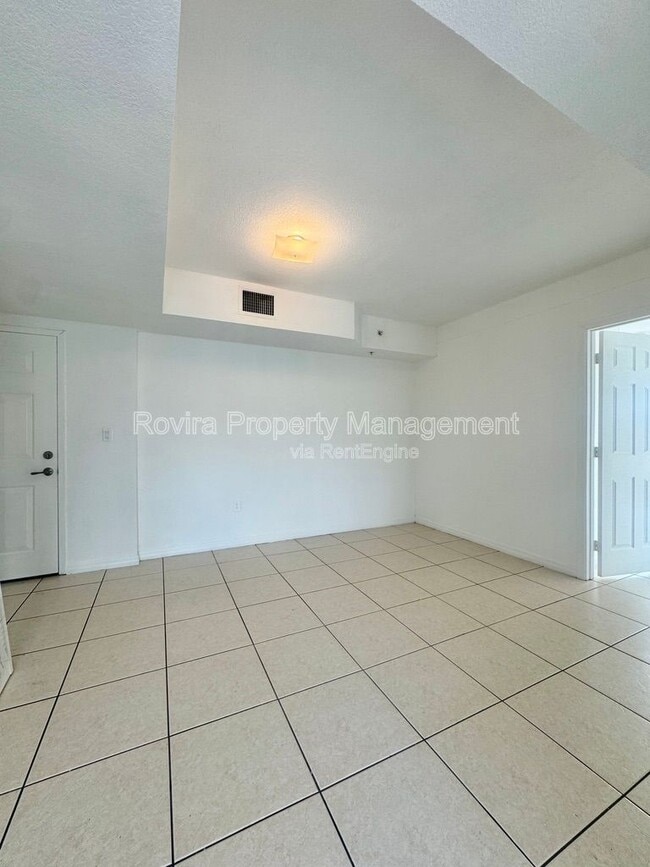 Photo - 498 SW 6th St Apartment