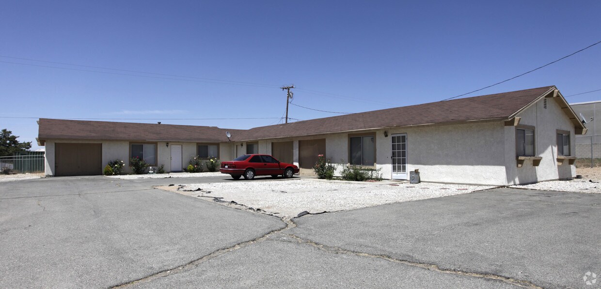 Foto del edificio - 15764 Bear Valley Rd
