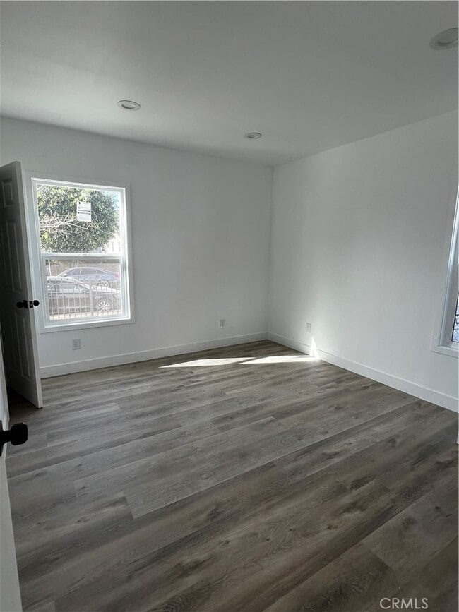 Building Photo - 1123 W 43rd St