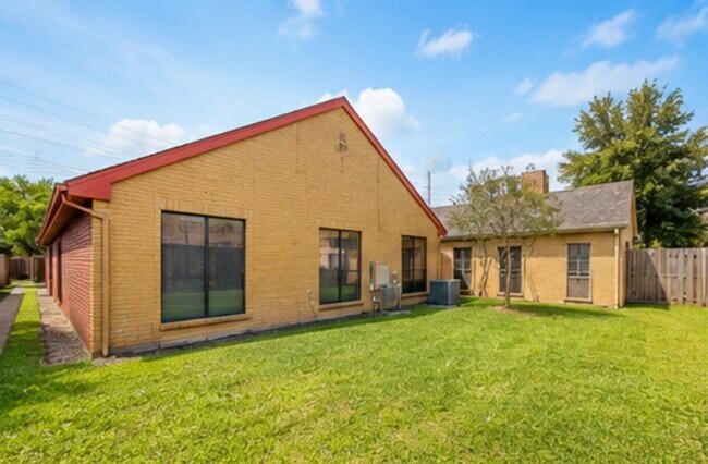 Foto del edificio - 11111 Jones Rd W