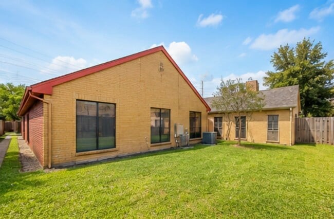 Building Photo - 11111 Jones Rd W