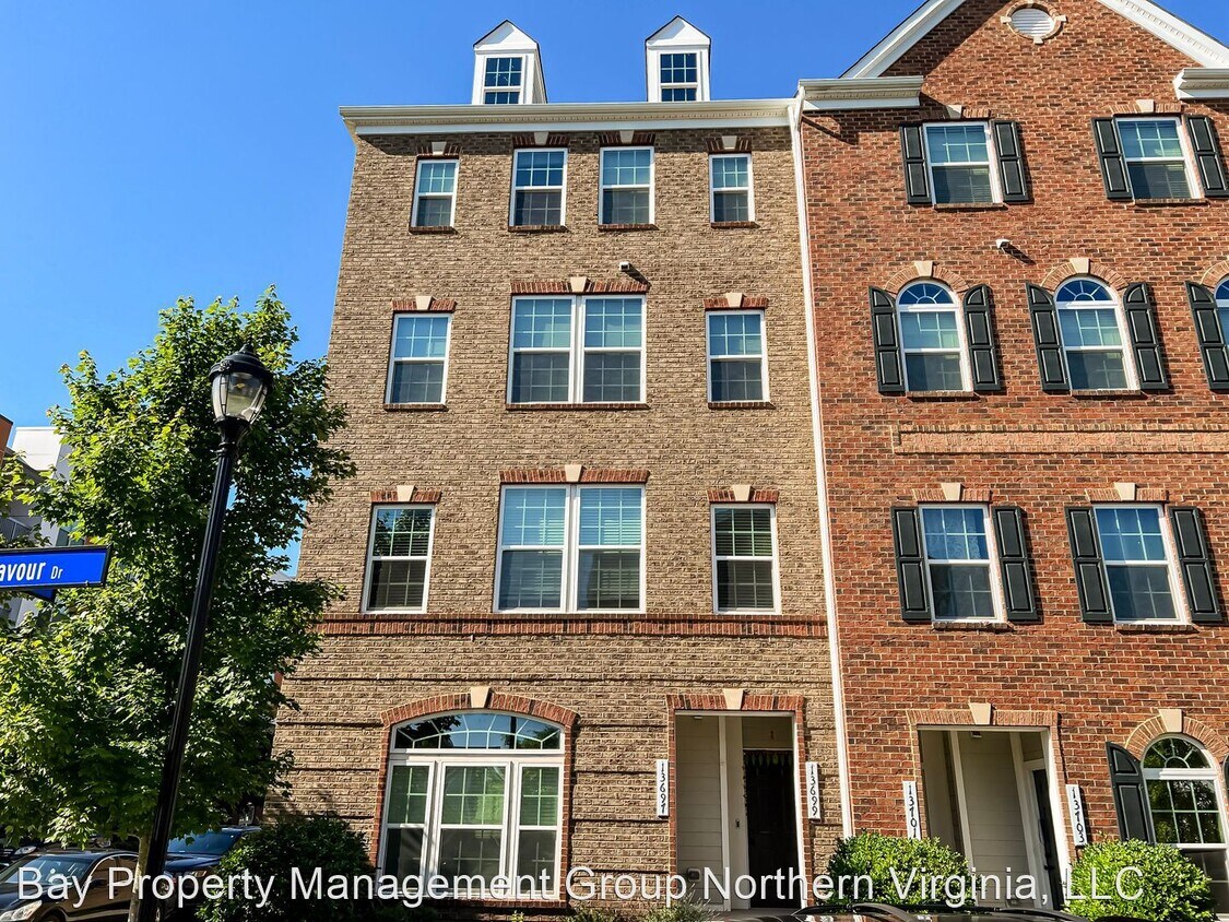 Foto principal - 3 br, 2.5 bath House - 13699 Endeavour Dr