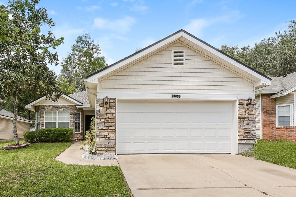 Primary Photo - 10896 Campus Heights Ln