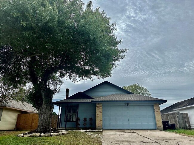 Building Photo - 14115 Clear Forest Dr
