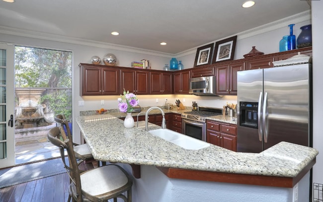 Kitchen - 120 Via Lee