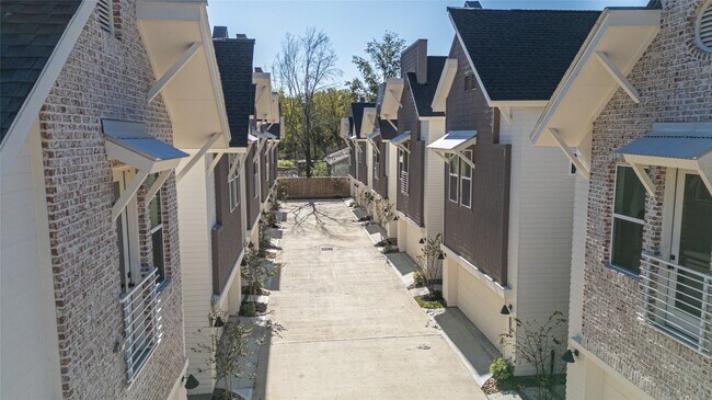 Building Photo - 881 Rachel St